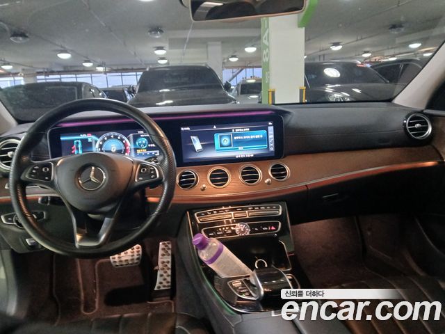 Mercedes-Benz E-Class 2018 — photo 14