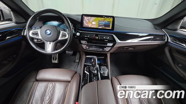 BMW 5-Series 2022 — photo 10