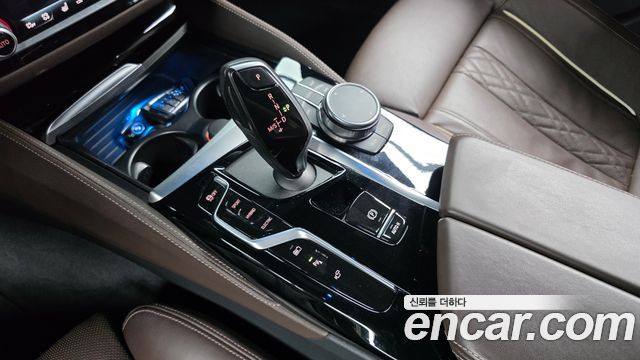 BMW 5-Series 2022 — photo 12