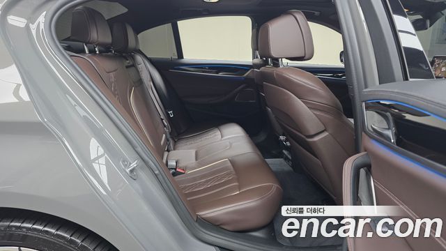 BMW 5-Series 2022 — photo 17