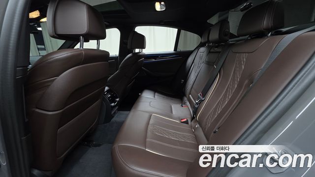 BMW 5-Series 2022 — photo 18