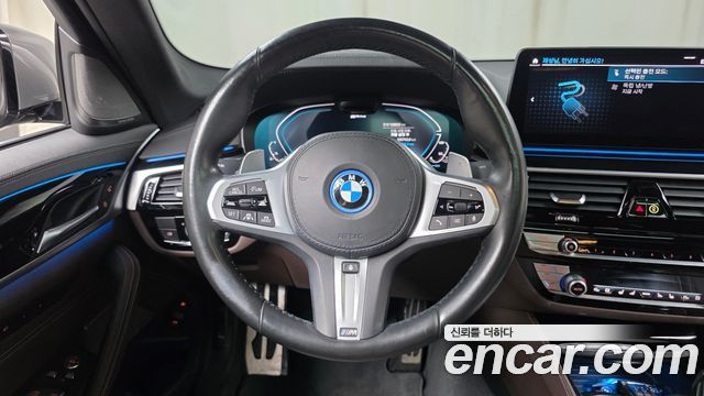 BMW 5-Series 2022 — photo 20