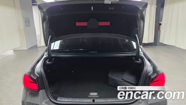 BMW 5-Series 2022 — photo 23