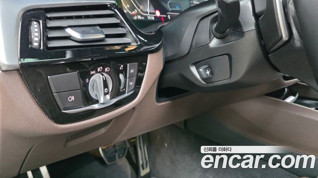 BMW 5-Series 2022 — photo 25