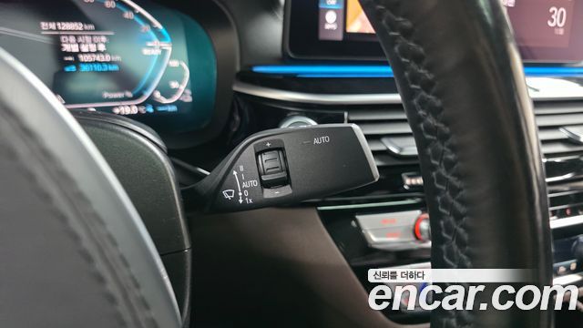 BMW 5-Series 2022 — photo 26