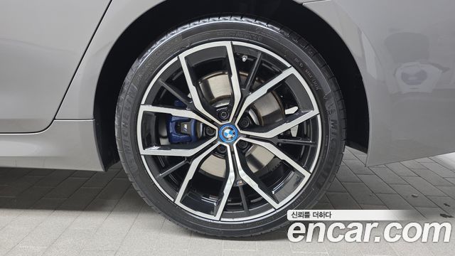 BMW 5-Series 2022 — photo 7