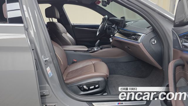 BMW 5-Series 2022 — photo 16