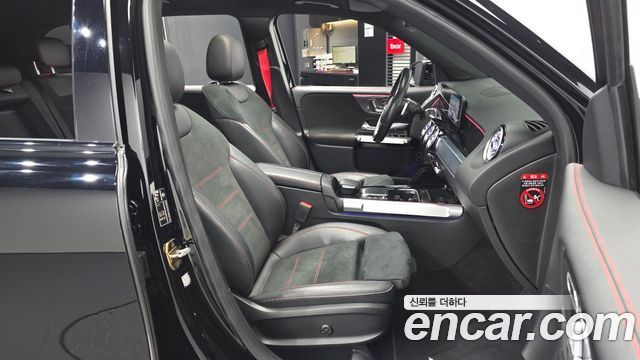 Mercedes-Benz GLB-Class 2021 — photo 17