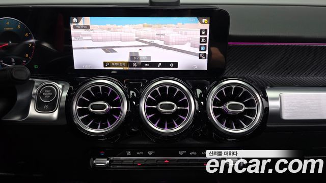 Mercedes-Benz GLB-Class 2021 — photo 20
