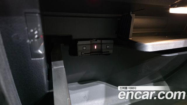Mercedes-Benz GLB-Class 2021 — photo 28