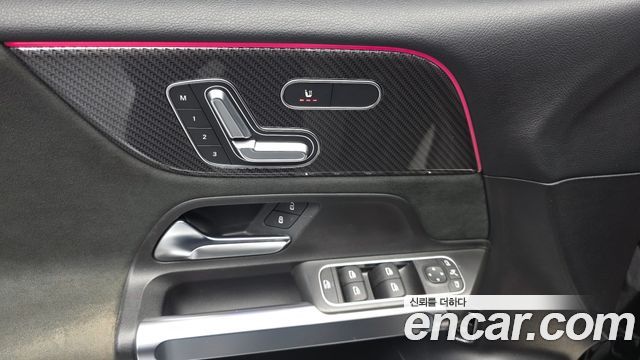 Mercedes-Benz GLB-Class 2021 — photo 29