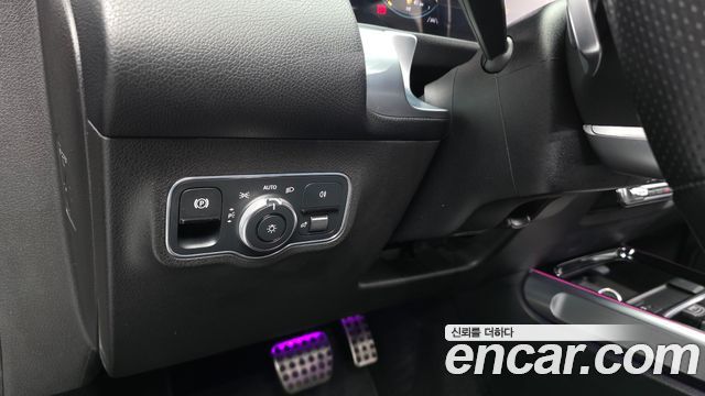 Mercedes-Benz GLB-Class 2021 — photo 30