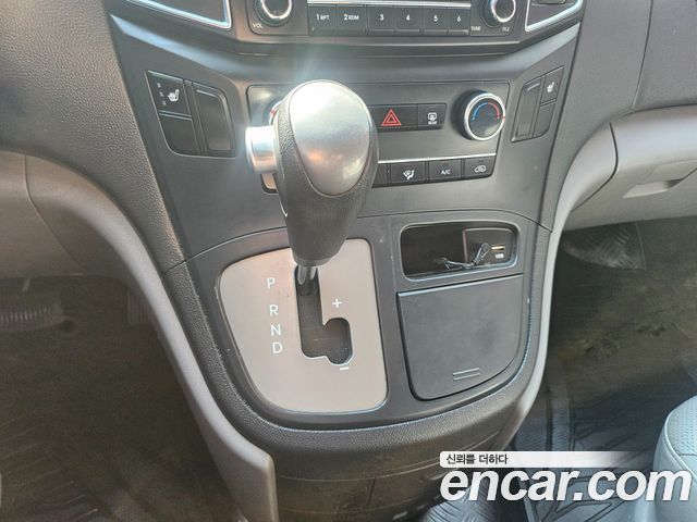 Hyundai Starex 2017 — photo 9