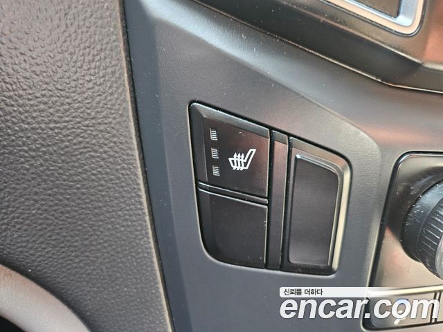 Hyundai Starex 2017 — photo 12