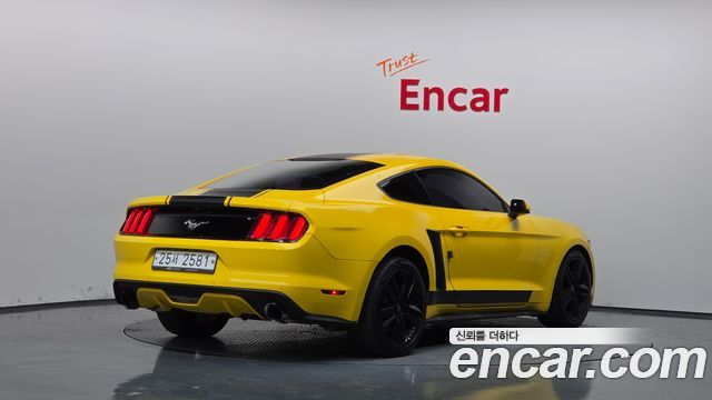 Ford Mustang 2015 — photo 2