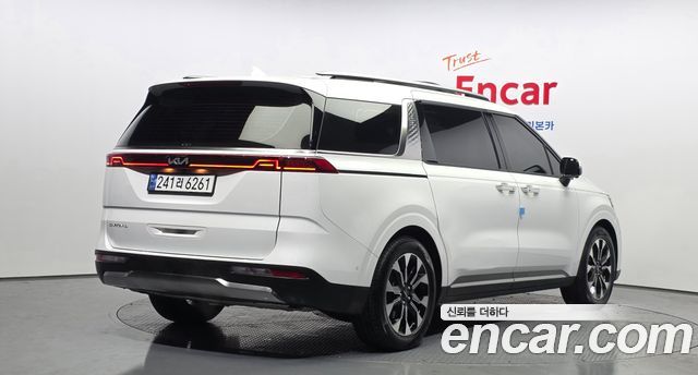 Kia Canival 2023 — photo 2