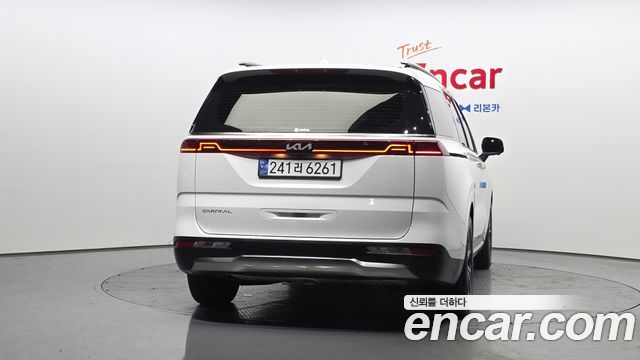 Kia Canival 2023 — photo 4