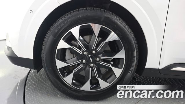 Kia Canival 2023 — photo 5