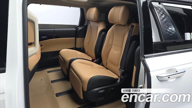 Kia Canival 2023 — photo 17