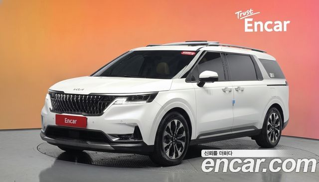 Kia Canival 2023 — photo 1