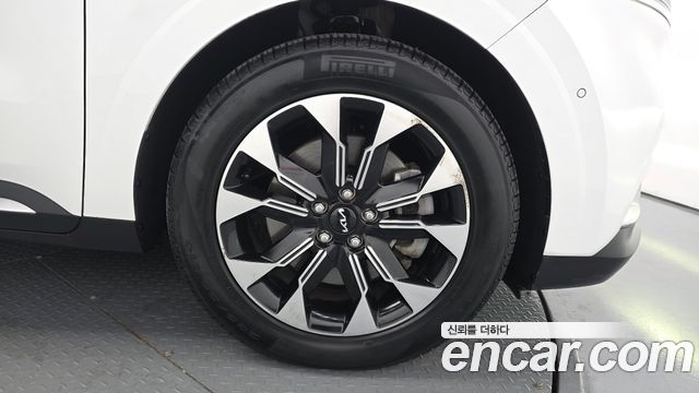 Kia Canival 2023 — photo 7