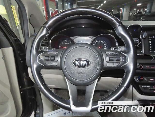 Kia Canival 2019 — photo 8