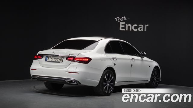 Mercedes-Benz E-Class 2021 — photo 2