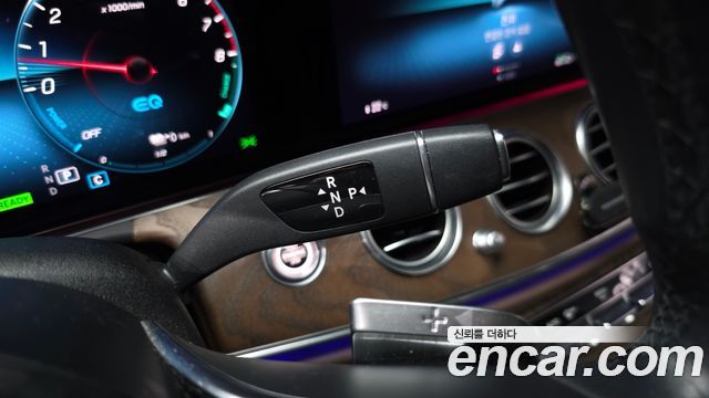 Mercedes-Benz E-Class 2021 — photo 12