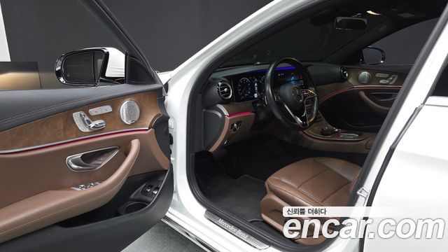 Mercedes-Benz E-Class 2021 — photo 13