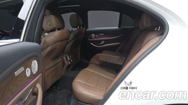 Mercedes-Benz E-Class 2021 — photo 18