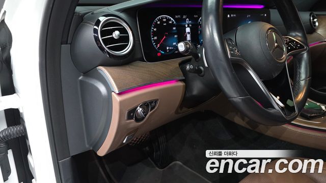 Mercedes-Benz E-Class 2021 — photo 19