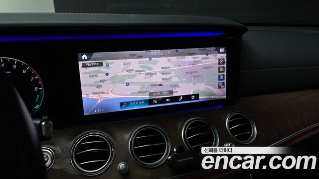 Mercedes-Benz E-Class 2021 — photo 21
