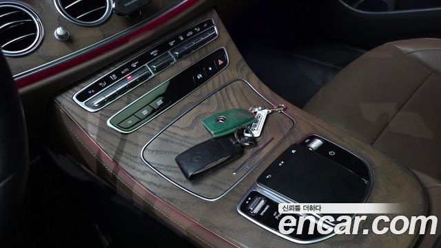 Mercedes-Benz E-Class 2021 — photo 23