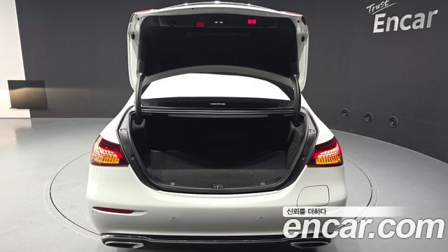 Mercedes-Benz E-Class 2021 — photo 26