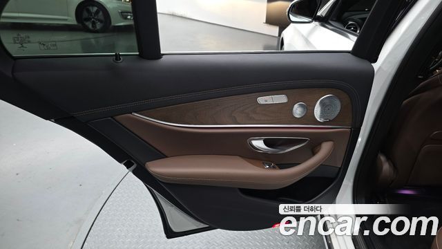 Mercedes-Benz E-Class 2021 — photo 15