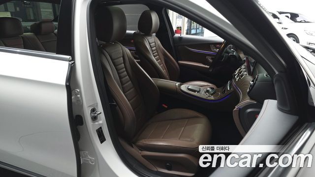 Mercedes-Benz E-Class 2021 — photo 16