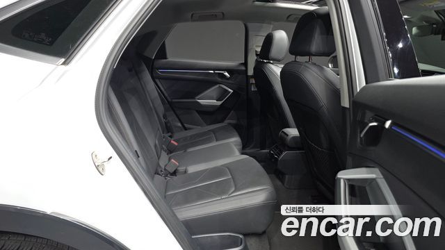 Audi Q3 2023 — photo 18