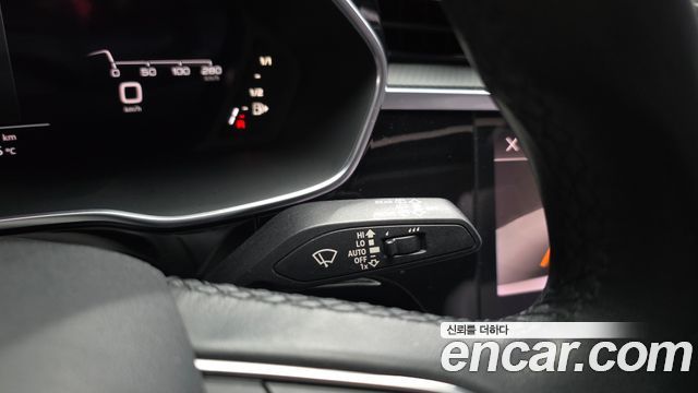Audi Q3 2023 — photo 28