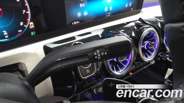 Mercedes-Benz A-Class 2021 — photo 12
