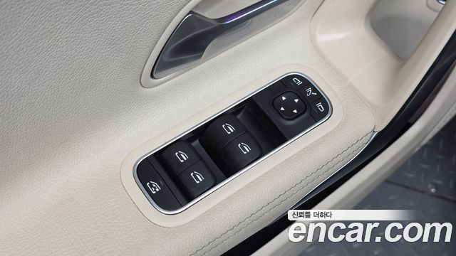 Mercedes-Benz A-Class 2021 — photo 30