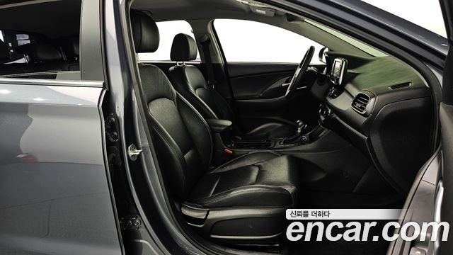 Hyundai i30 2017 — photo 17