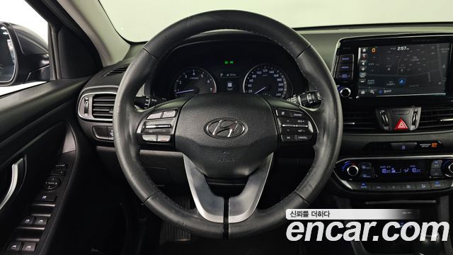 Hyundai i30 2017 — photo 19