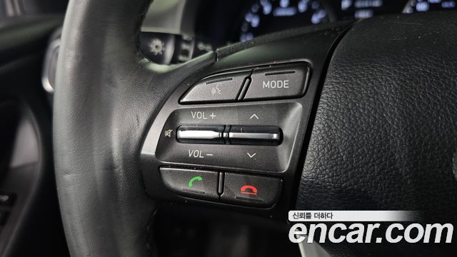 Hyundai i30 2017 — photo 29