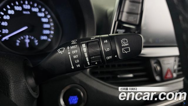 Hyundai i30 2017 — photo 32