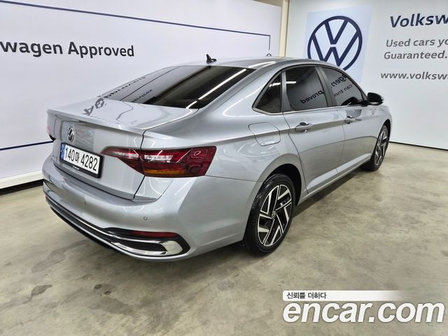 Volkswagen Jetta 2024 — photo 2