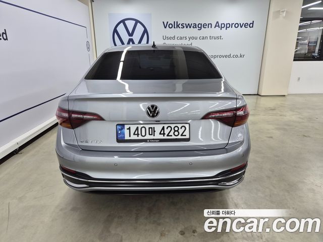 Volkswagen Jetta 2024 — photo 4