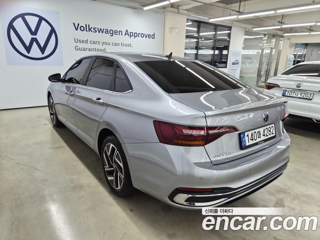 Volkswagen Jetta 2024 — photo 18