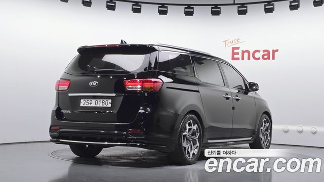 Kia Canival 2016 — photo 2