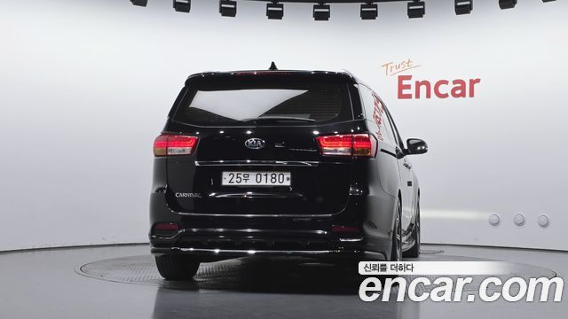 Kia Canival 2016 — photo 4
