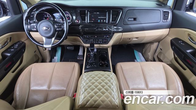 Kia Canival 2016 — photo 10